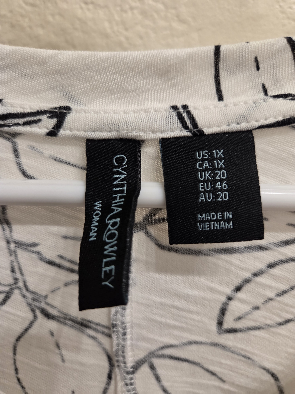 Cynthia Rowley White V-Neck Tunic with Black Leaf Print - Picture 3 of 3